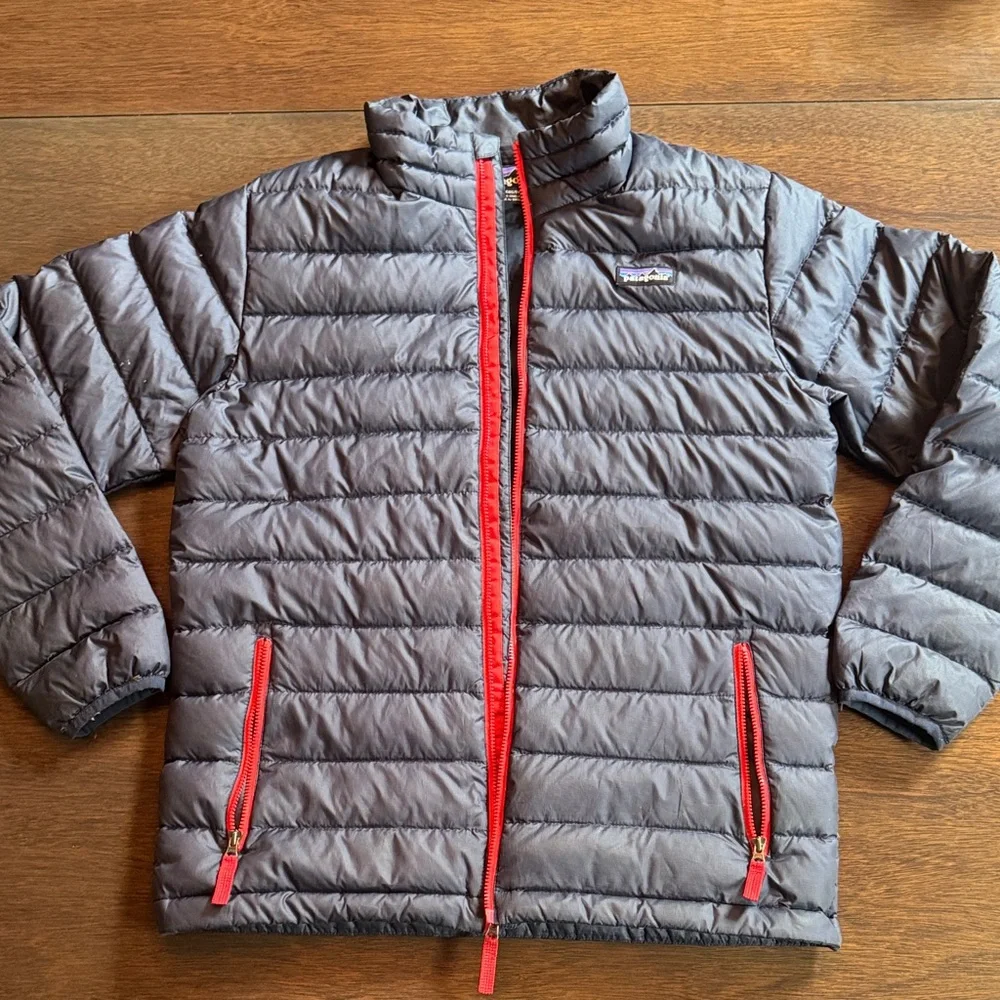 Patagonia Gray Puffer Jacket with Red Zippers